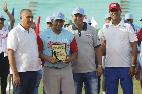 Frederich Cepeda, el más valioso de la III Liga Élite del Béisbol Cubano