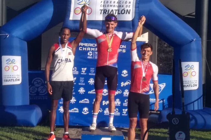 Podio histórico del triatlón cubano en Panamericano