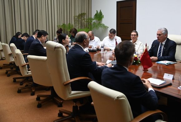 Presidente de Cuba recibe a representante especial del Gobierno chino