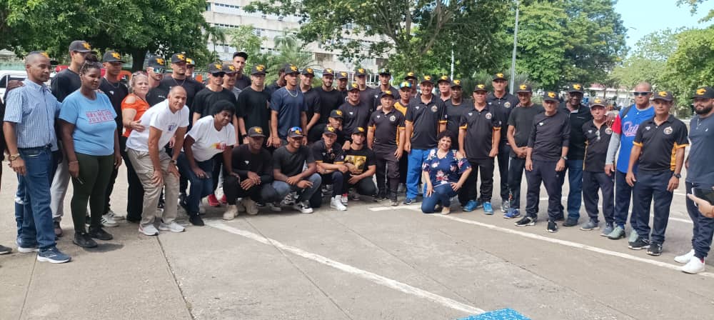 Abanderan equipo Villa Clara de Béisbol Sub-23