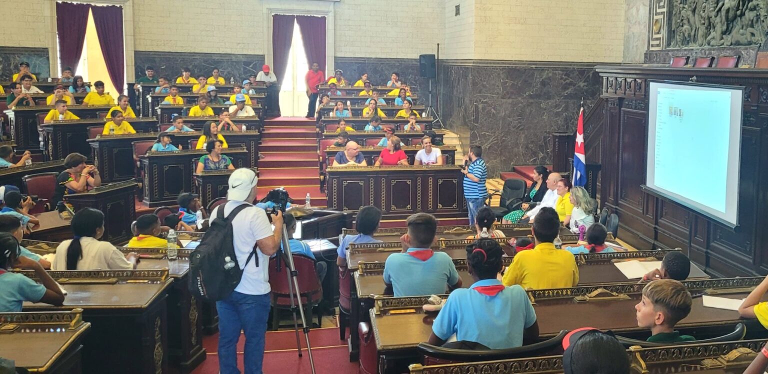 Pioneros cubanos debaten anteproyecto del Código de la Niñez, Adolescencias y Juventudes
