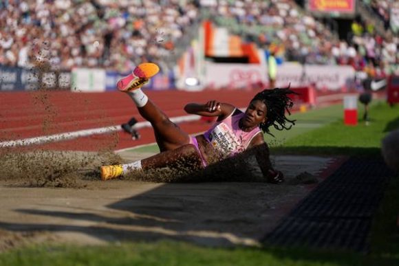 Gana cubana Leyanis Pérez en Liga del Diamante de Oslo