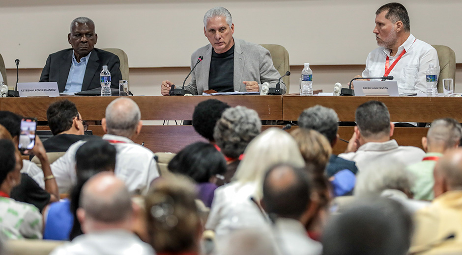 Díaz-Canel: Para lograr soluciones integrales a los temas económicos, es fundamental tener una visión social
