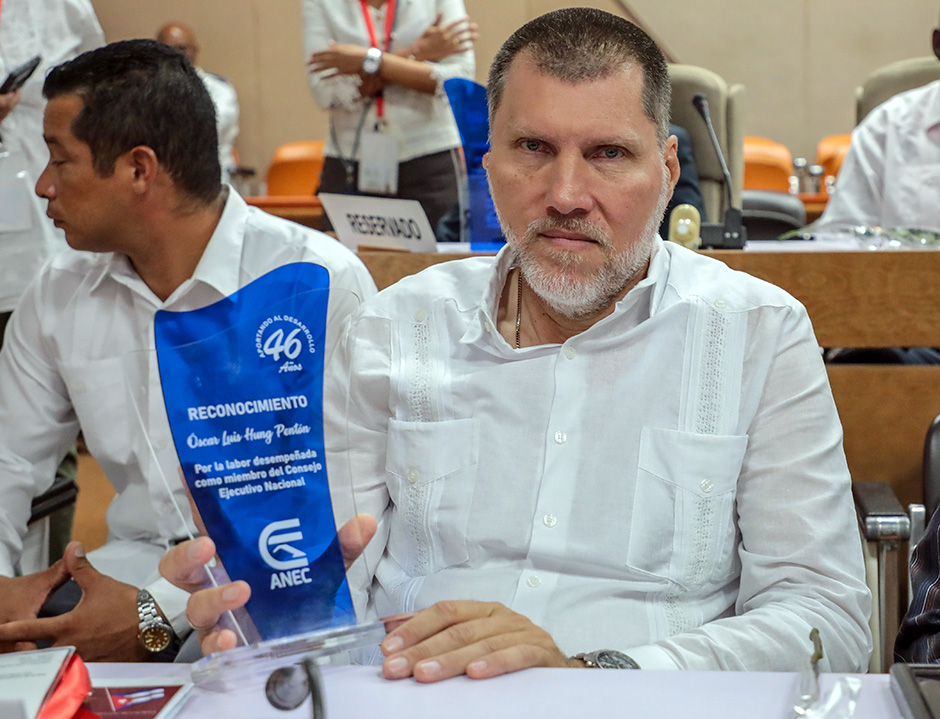Díaz-Canel: Para lograr soluciones integrales a los temas económicos, es fundamental tener una visión social
