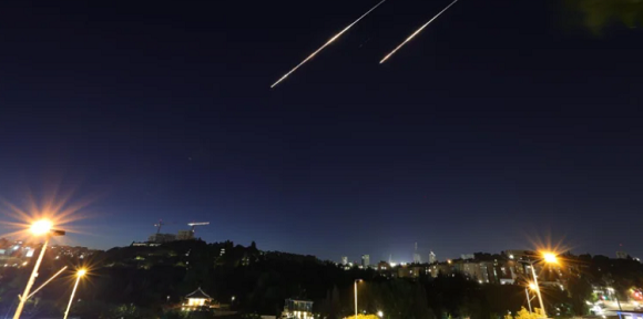 Misiles iraníes impactan objetivos estratégicos en Haifa y Tel Aviv