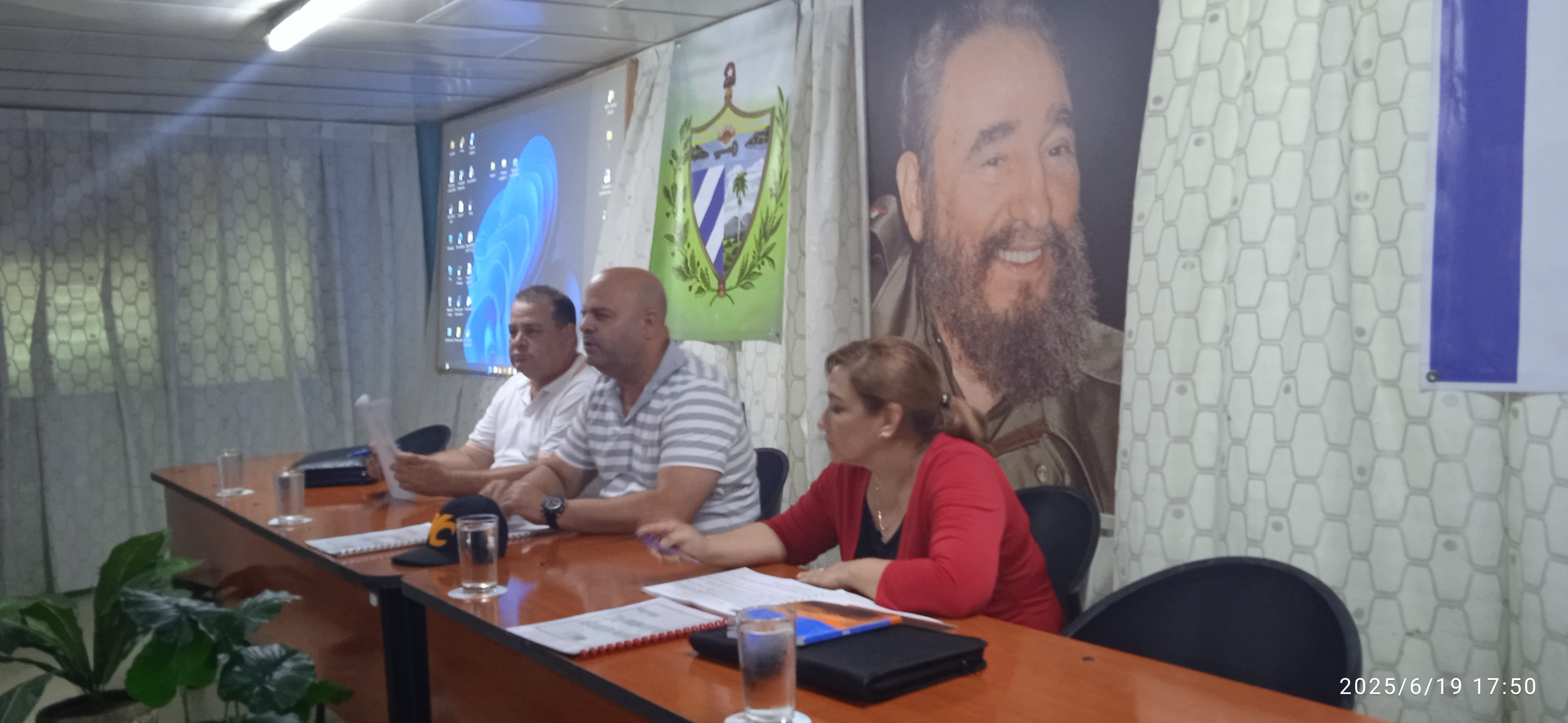 Nueva secretaria del Partido intercambia con directivos de Azcuba y agricultura en Villa Clara