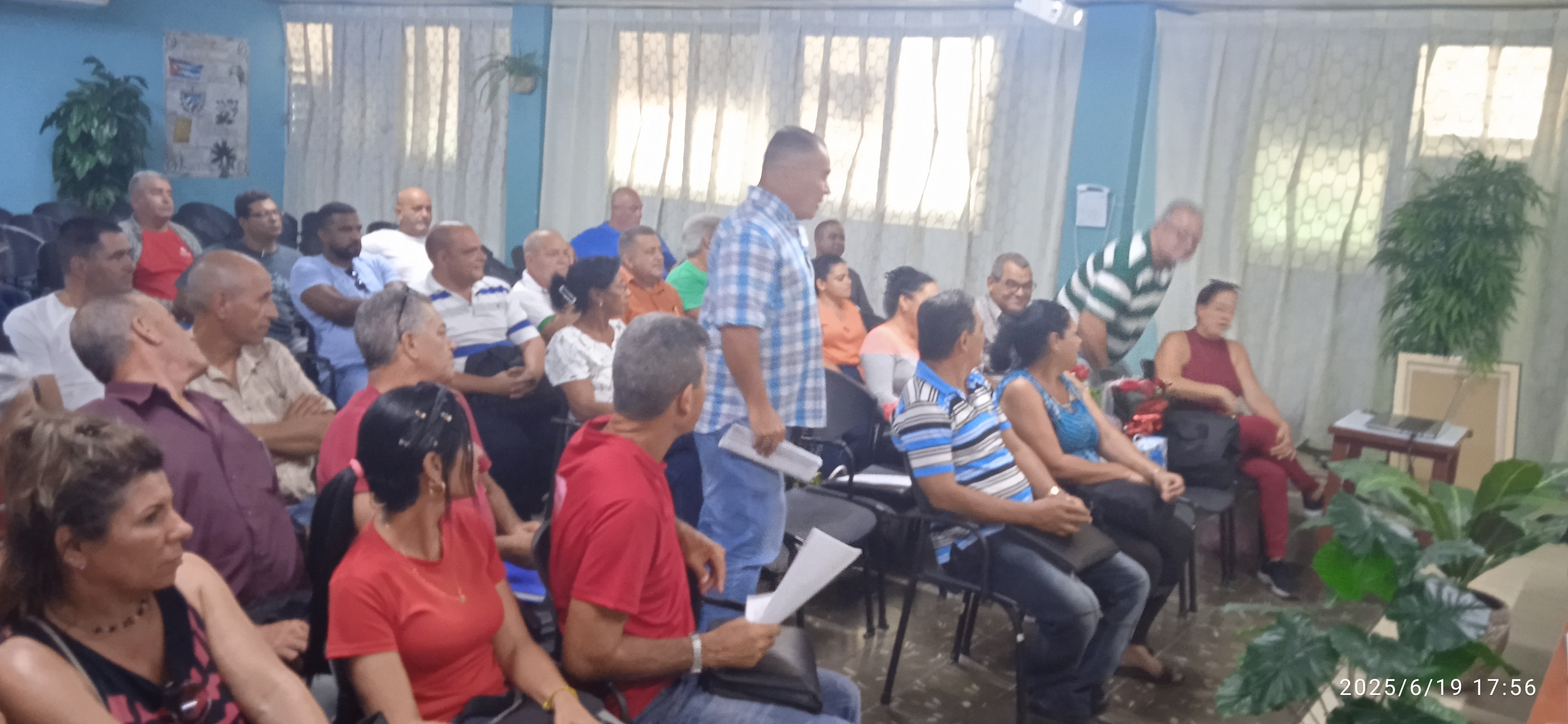 Nueva secretaria del partido intercambia con directivos de Azcuba y agricultura en Villa Clara
