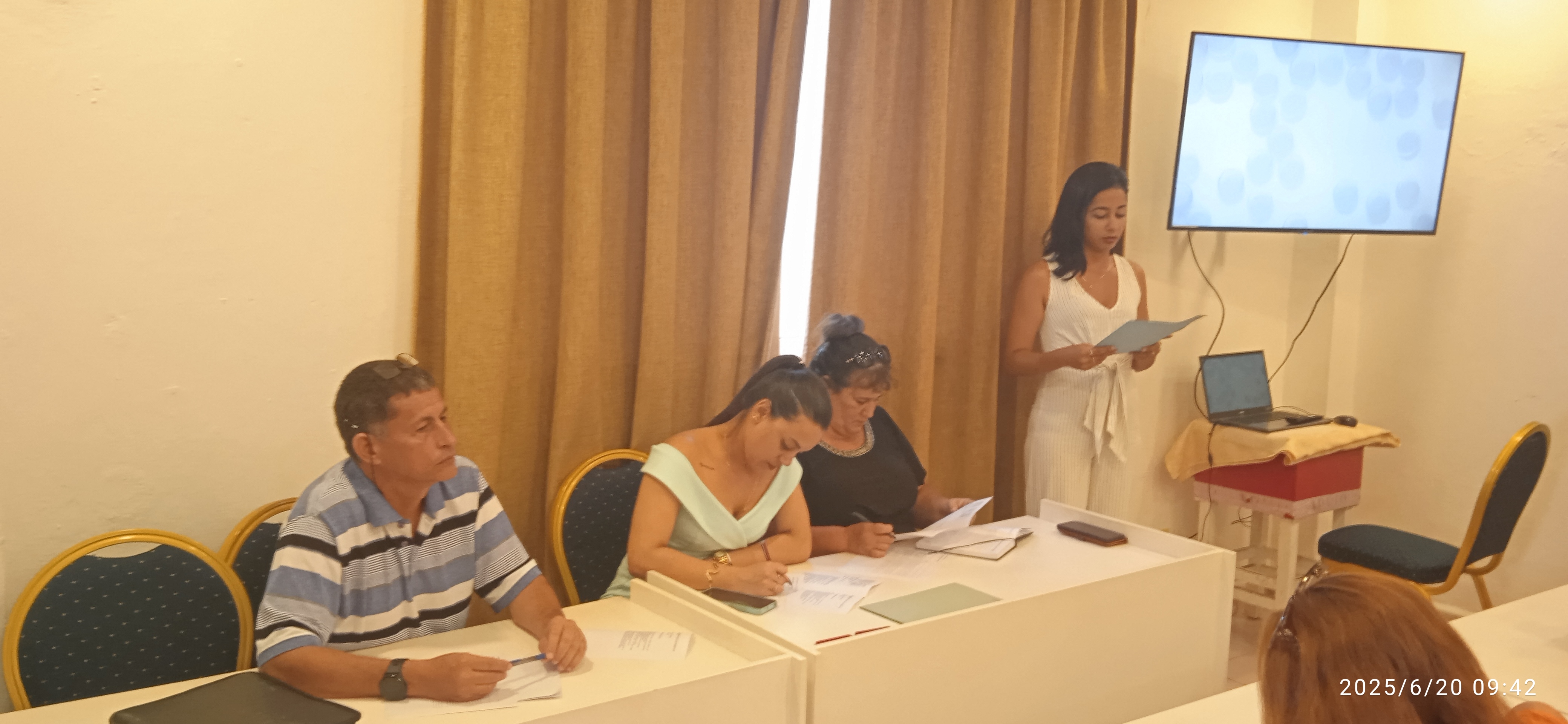 Empresa Aprovechamiento Hidráulico frente a la urgencia de innovar