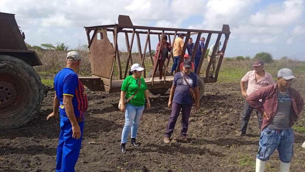 Visita gobernadora villaclareña cooperativa de Caibarién