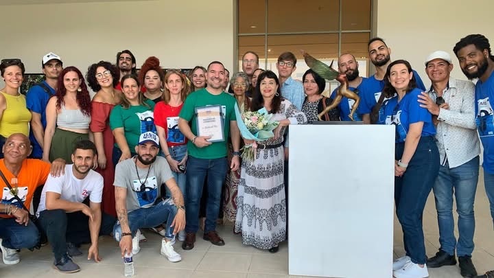 Artista cubana Zaida del Río recibe Premio Maestro de Juventudes