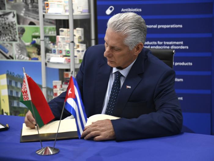 La cooperación entre las industrias biofarmacéuticas de Belarús y Cuba puede ser un ejemplo para el mundo