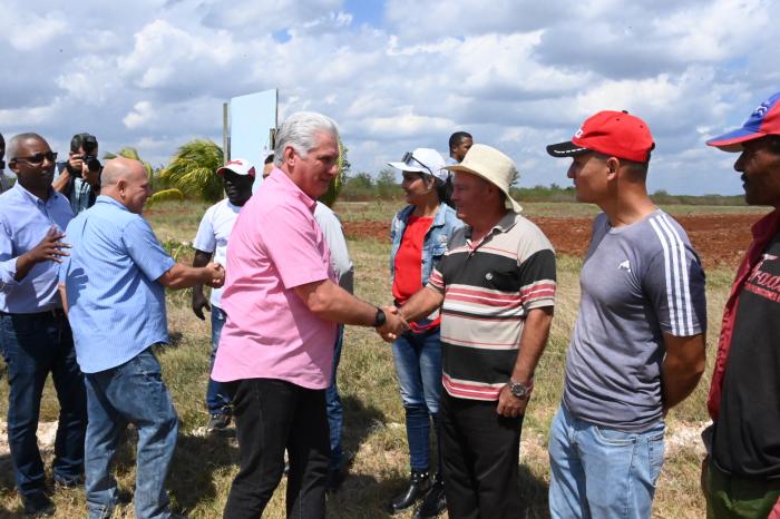  El intercambio en la base, tocando la realidad con la mano, sigue siendo una prioridad de estos recorridos. Foto: Estudios Revolución 
