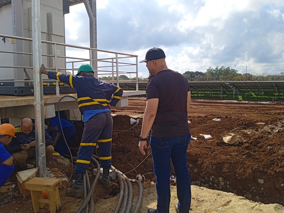 Primer secretario del Partido en Villa Clara recorre parque solar fotovoltaico y objetivos económicos de Remedios