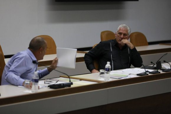Desde la máxima dirección del país se discute en la actualidad un nuevo marco sancionatorio hacia los infractores en asuntos tan delicados como la tenencia de ganado, el uso de las tierras en usufructo, y el incumplimiento de planes prioritarios. Foto: ACN