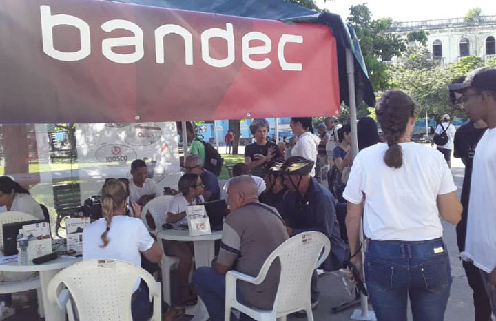 Bandec Villa Clara repite en Feria del Libro y la Literatura 2025 