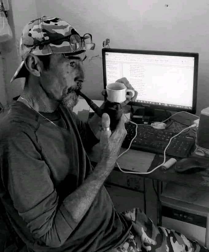 Jorge Luis Veleta: «Divorciarse de las redes sociales es el suicidio que cometen muchos escritores»