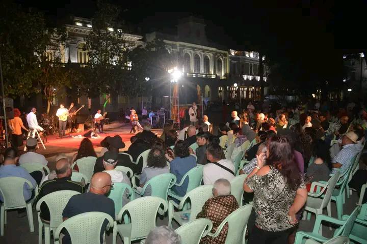 El poeta Jorge Luis Mederos (Veleta), Presidente de Honor de la Feria, leyó las palabras inaugurales. (Foto: Ramón Barreras Valdés) 