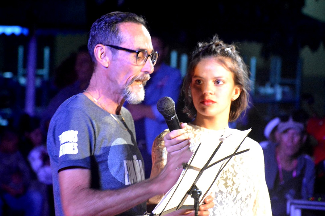 El poeta Jorge Luis Mederos (Veleta), Presidente de Honor de la Feria, leyó las palabras inaugurales. (Foto: Ramón Barreras Valdés) 