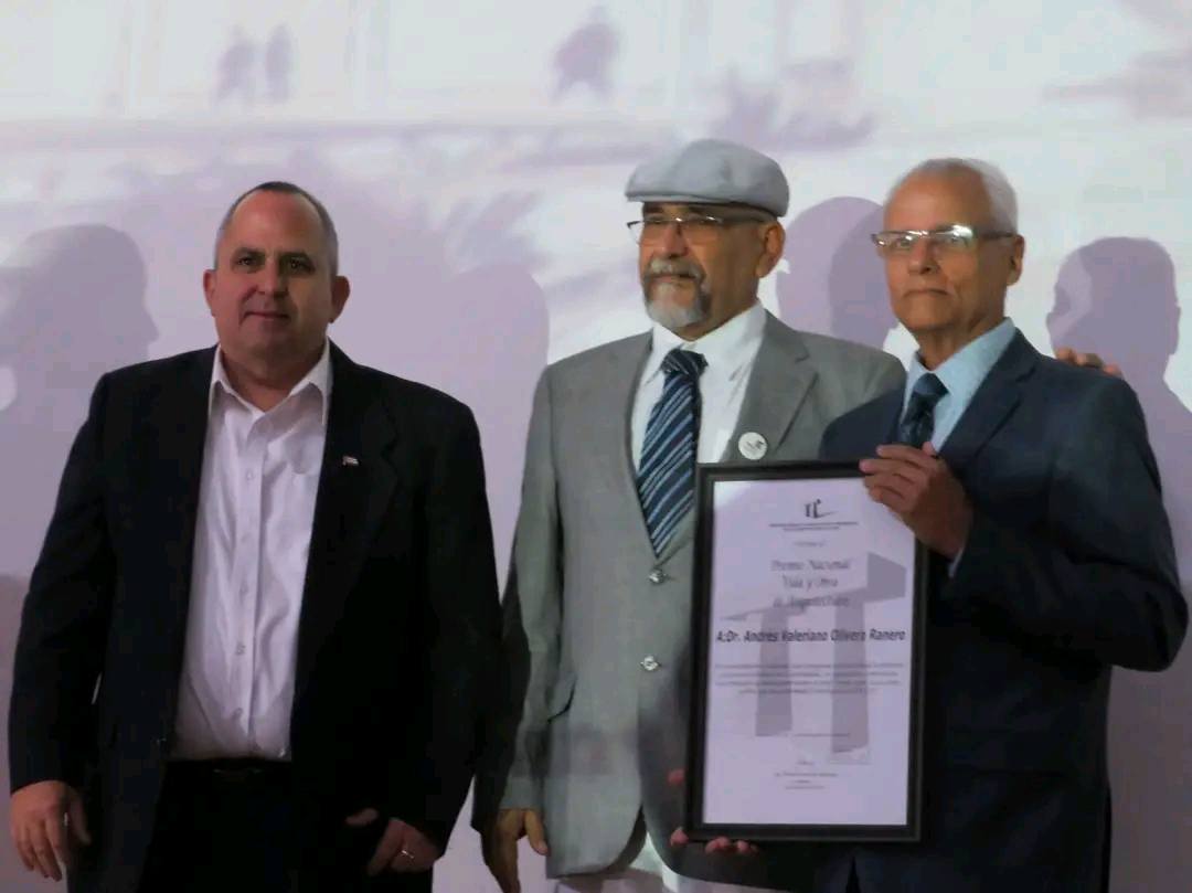 Reconocen obra y trayectoria de Andrés Olivera Ranero