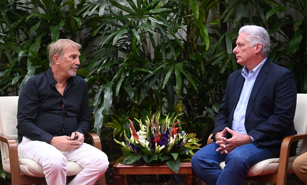 Díaz-Canel a Kevin Costner: «El pueblo cubano te aprecia mucho»