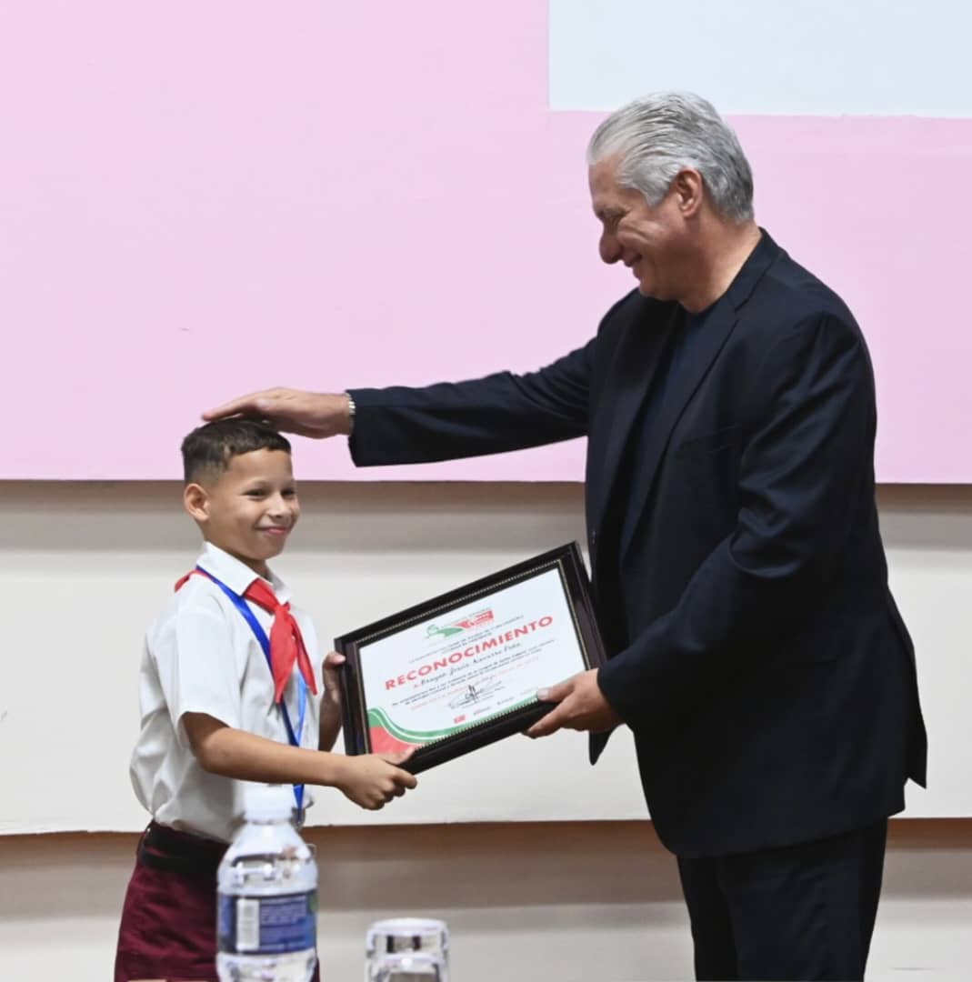 Asiste Díaz-Canel a la clausura de la VI Asamblea General de la ANSOC