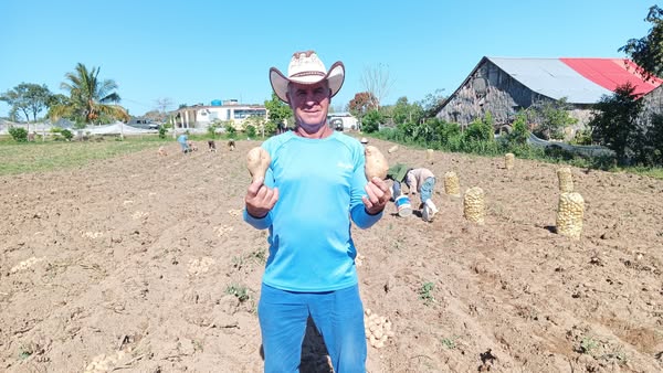 Gustavo Rodríguez: el matemático que brilla como campesino en Venturilla