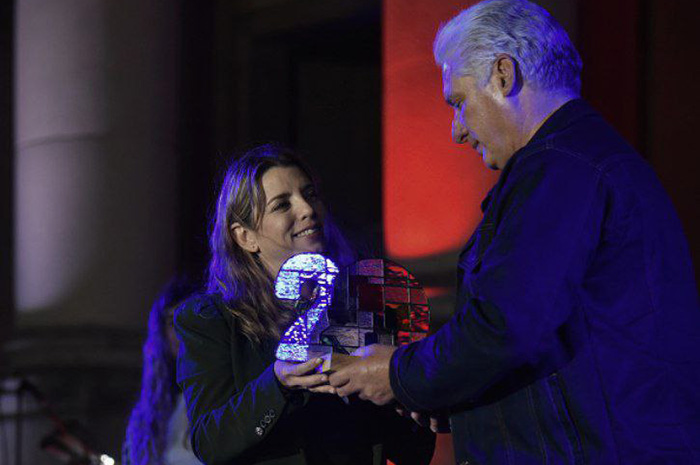 Otorgan a Raúl distinción Ciudadano Telesur