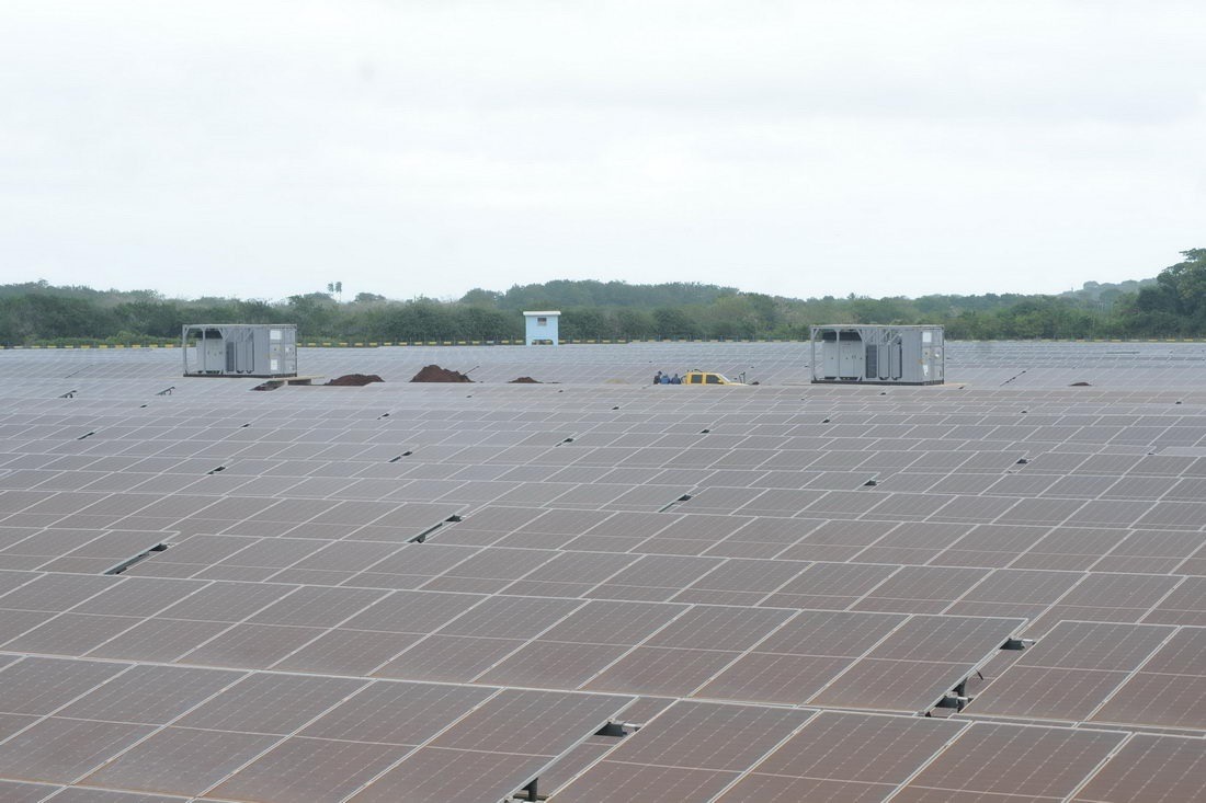 El Ministerio de Energía y Minas informó en su cuenta en X que ya están sincronizados, en fase de prueba, los parques fotovoltaicos La Sabana, en Granma y Remedios, en Villa Clara.