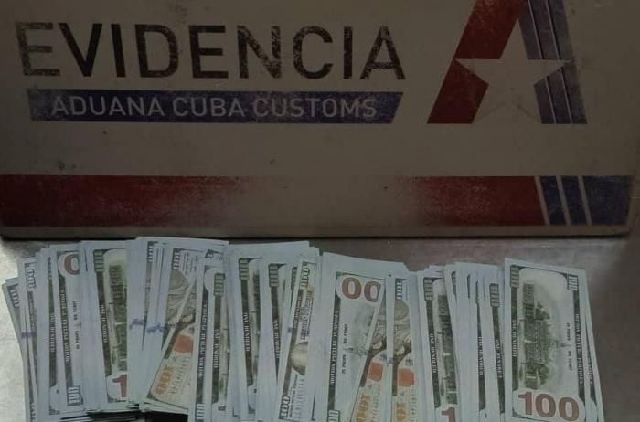 Aduana frustra intento de introducir a Cuba 30 000 USD falsos y drogas