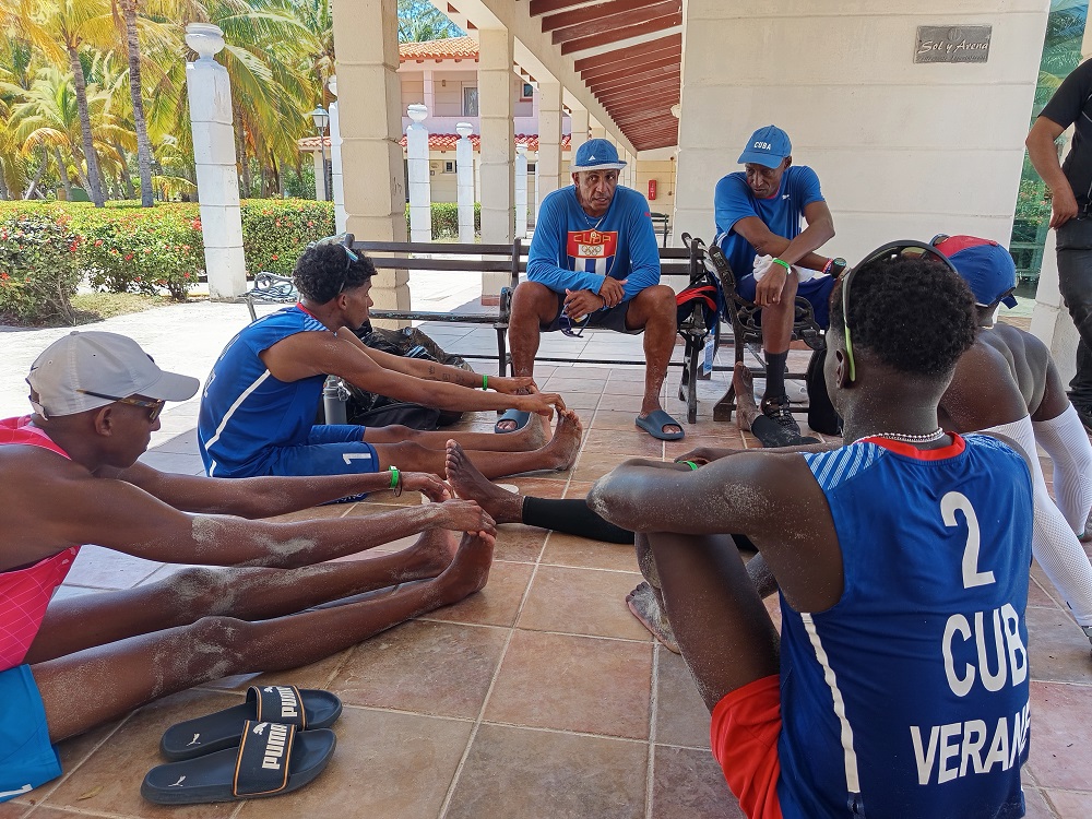 Alayo y Noslen prestigian Parada del Norceca de Varadero