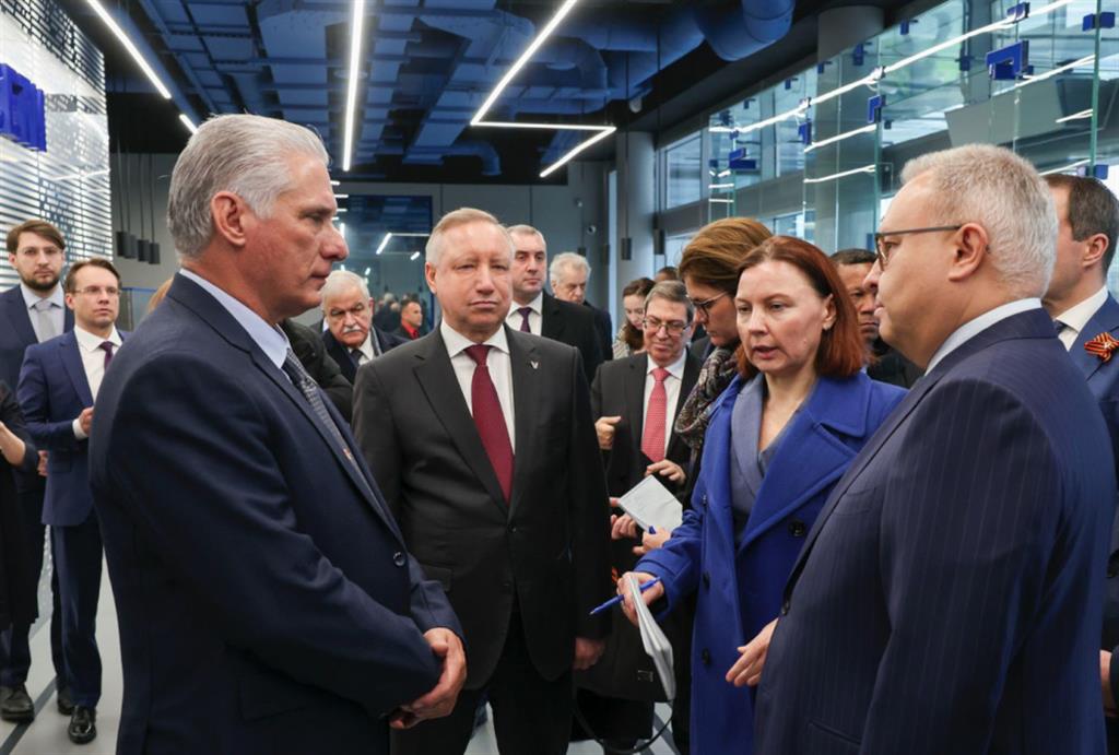 Presidente de Cuba visita centros científicos y tecnológicos rusos