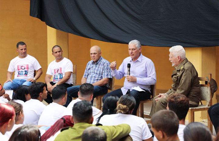 Dialogó Díaz-Canel con jóvenes pineros en Presidio Modelo