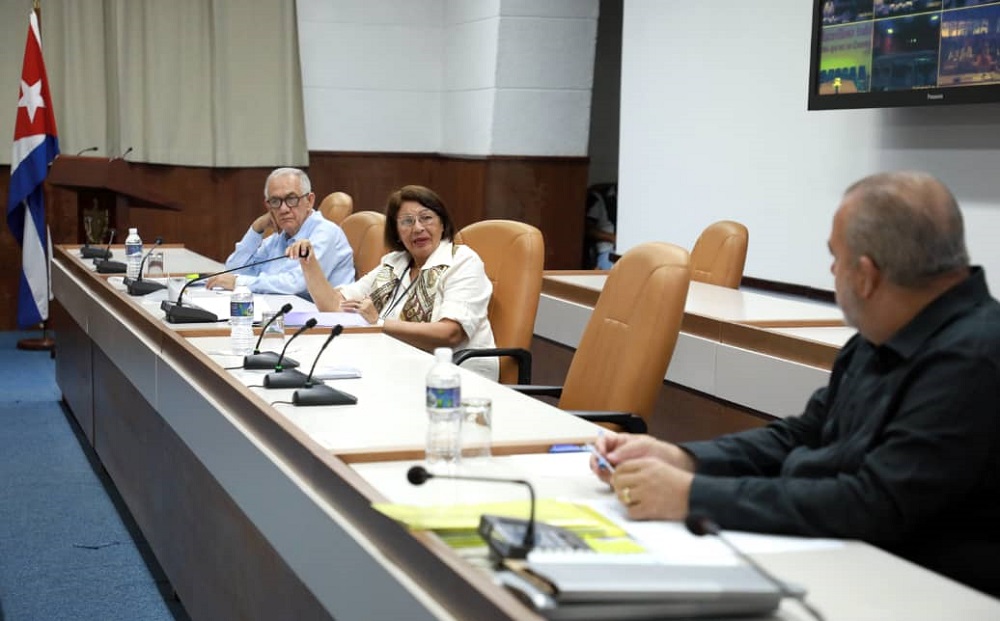 Saber escuchar y sensibilidad, palabras claves en la atención a la población