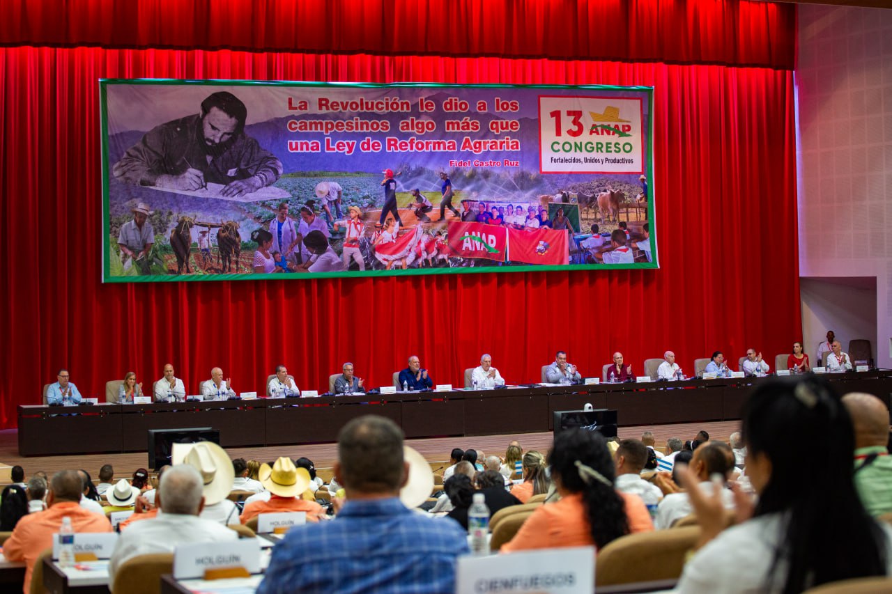 Campesinos cubanos clausuran su XIII Congreso
