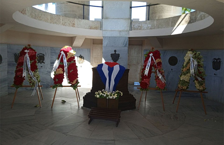 Ofrendas florales de Raúl y Díaz-Canel a José Martí