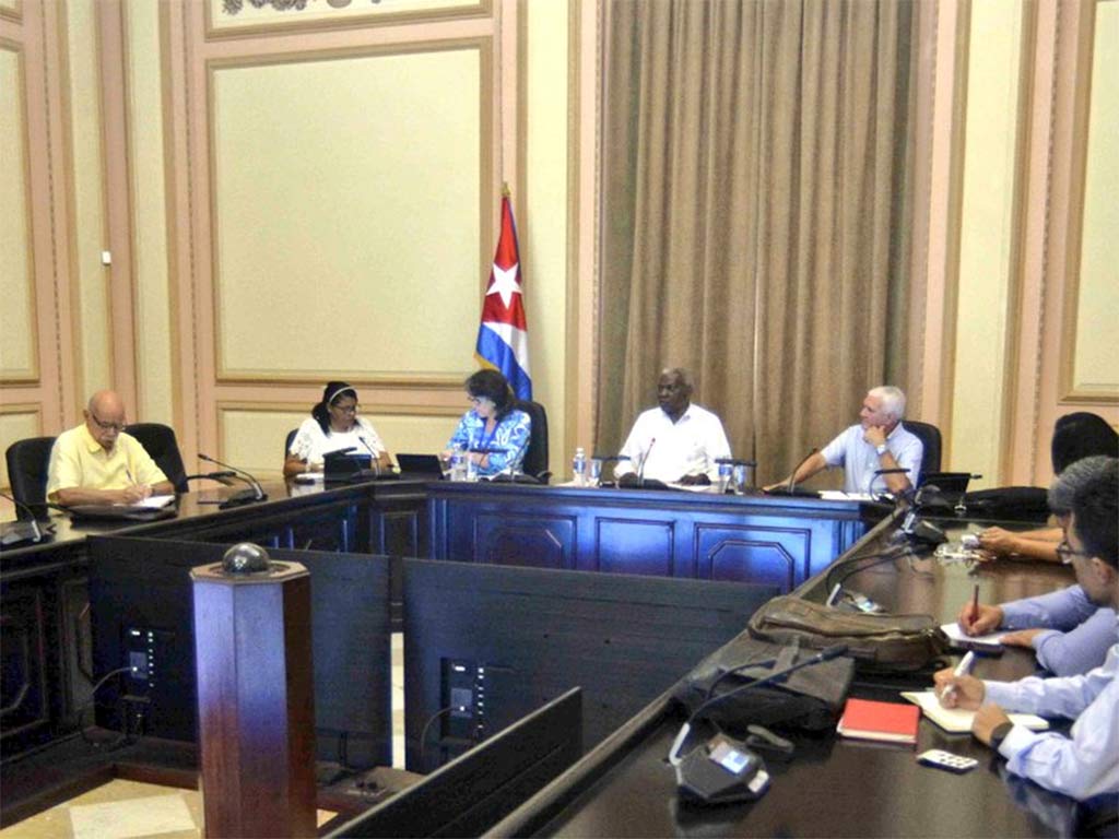Parlamento de Cuba chequea programas priorizados del país