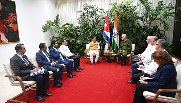 Díaz-Canel recibe a ministro de Estado de Asuntos Exteriores y Textiles de la India
