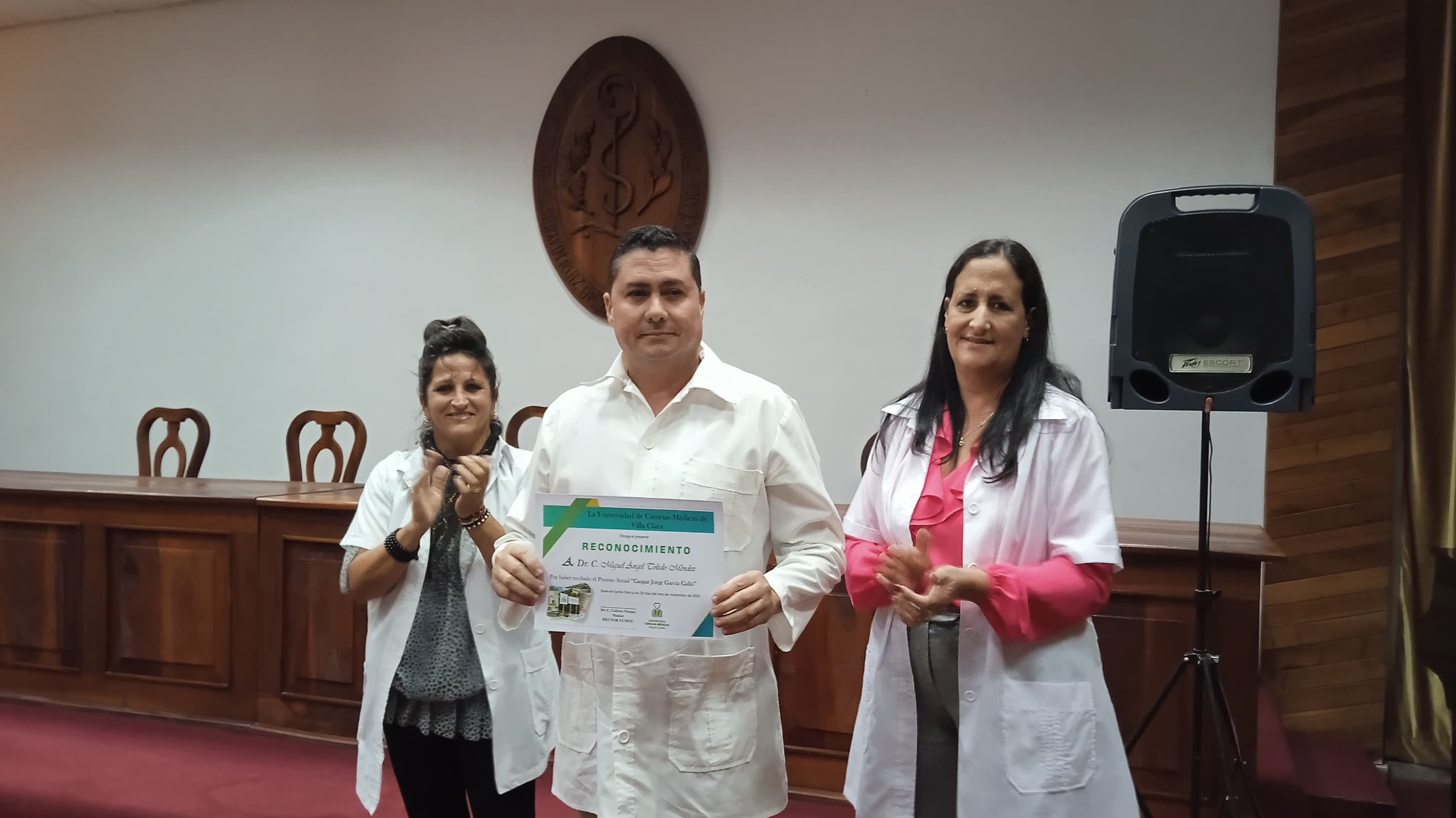 Reconocen a profesionales de las Ciencias Médicas en Villa Clara en aniversario 59 de la institución 