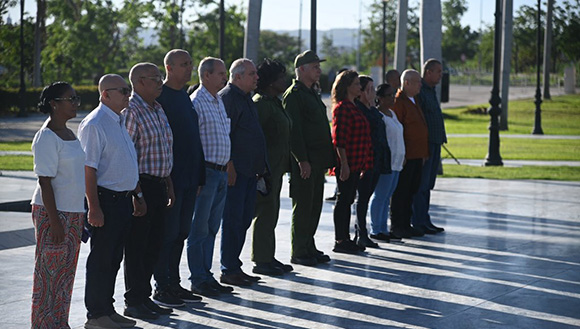 Díaz-Canel en Santiago de Cuba: Homenaje a los héroes fundadores de la Patria y chequeo de tareas recuperativas