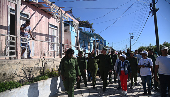 Díaz-Canel en Santiago de Cuba: Homenaje a los héroes fundadores de la Patria y chequeo de tareas recuperativas