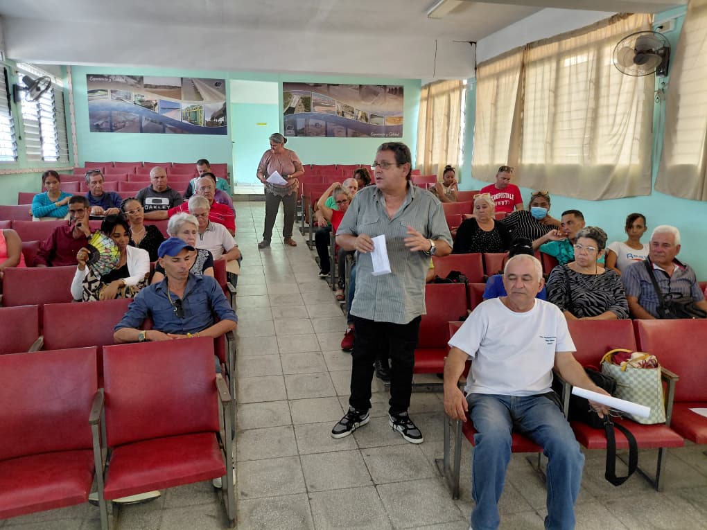 A debate en Villa Clara programa de gobierno para corregir distorsionen de la economía