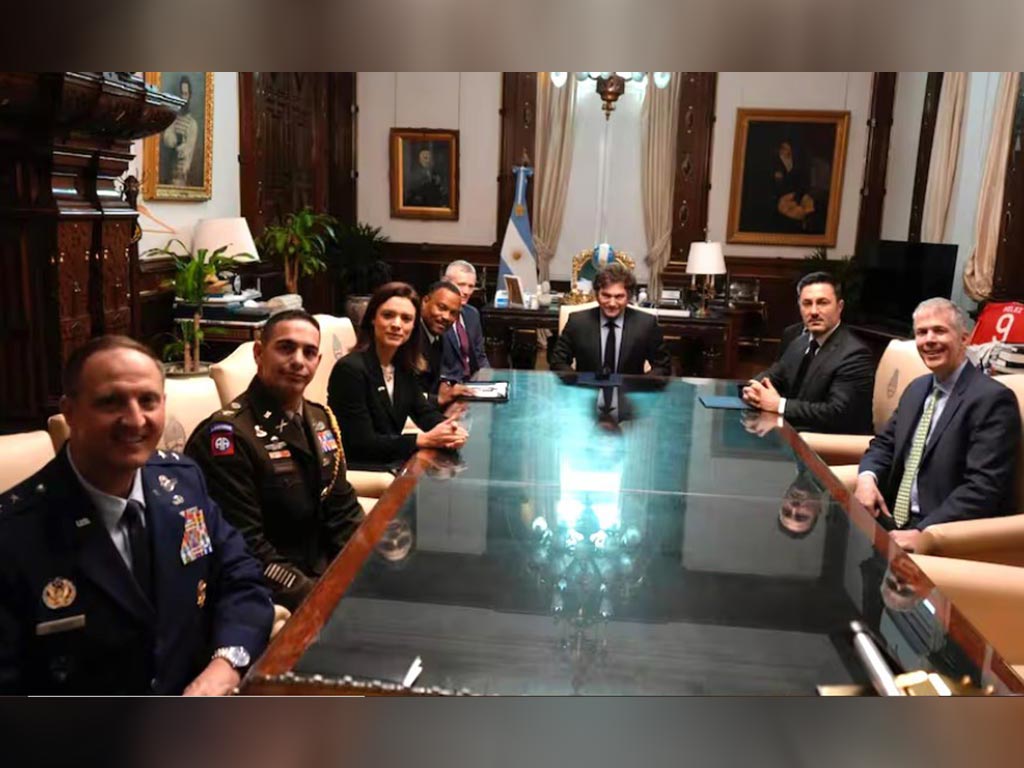 Presidente argentino permite por decreto despliegue de tropas de EEUU