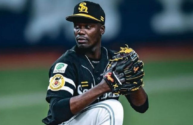 Moinelo y Raidel logran temporada histórica en el beisbol japonés