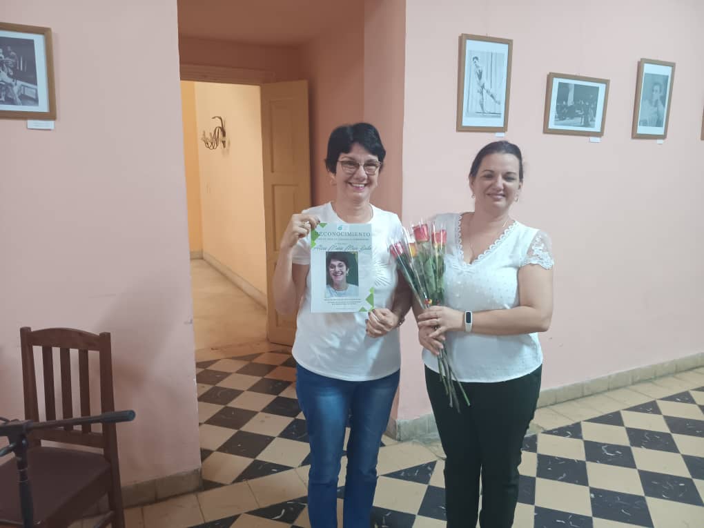 Reconocen a bancarios destacados de Villa Clara en su día