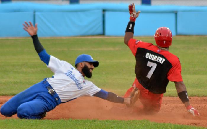 La pelota sigue en juego