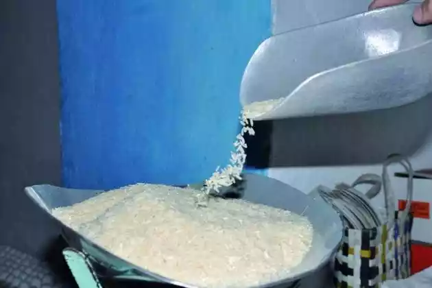 Continúa distribución de arroz de la canasta básica en Villa Clara