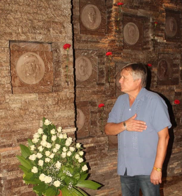 Rinde homenaje al Che Guevara embajador de Rusia en Cuba