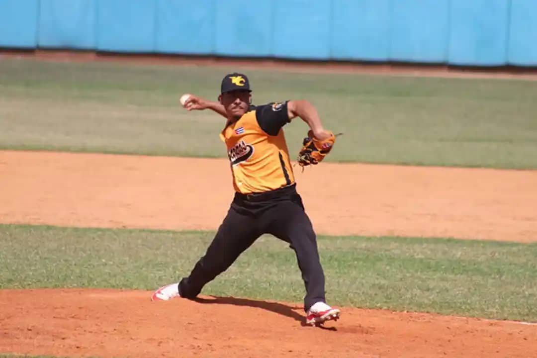 Recibe Villa Clara a las Tunas en la 64 Serie Nacional de Béisbol.