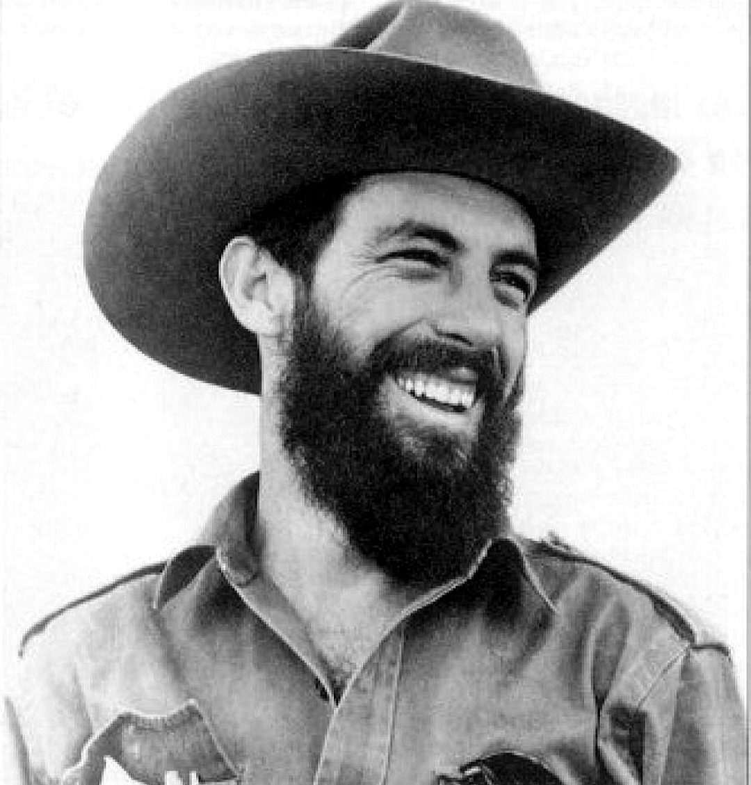Camilo Cienfuegos: el héroe de la sonrisa eterna