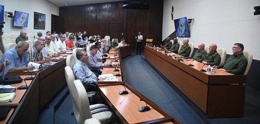 Participa Raúl por videoconferencia en reunión del Consejo de Defensa Nacional
